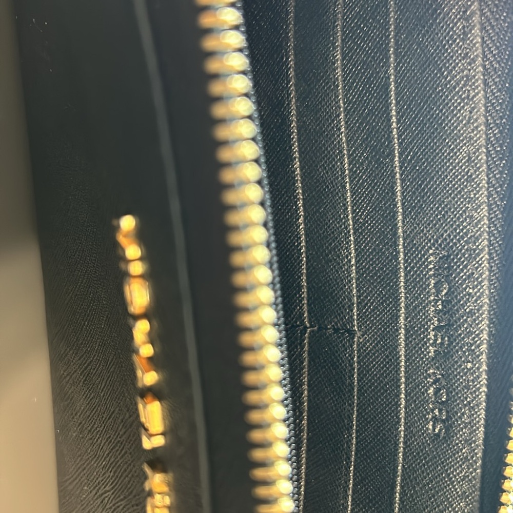 Authentic Michael koors wallet - Picture 5 of 6
